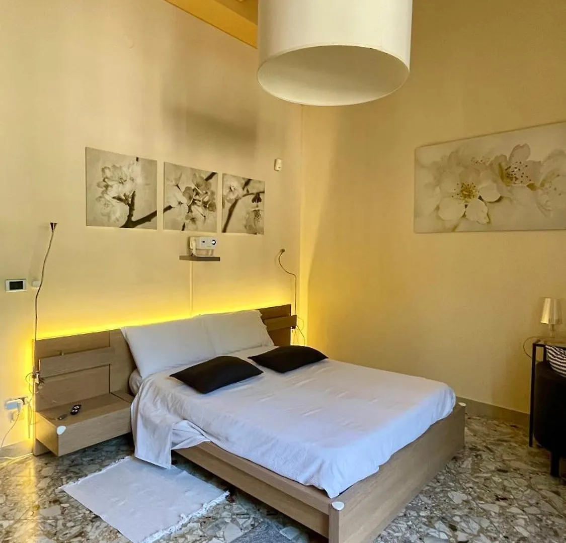 Three Rooms メッシーナ イタリア