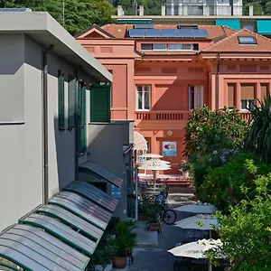 https://hotel-delle-rose-san-bartolomeo-al-mare.hotelitalianriviera.com