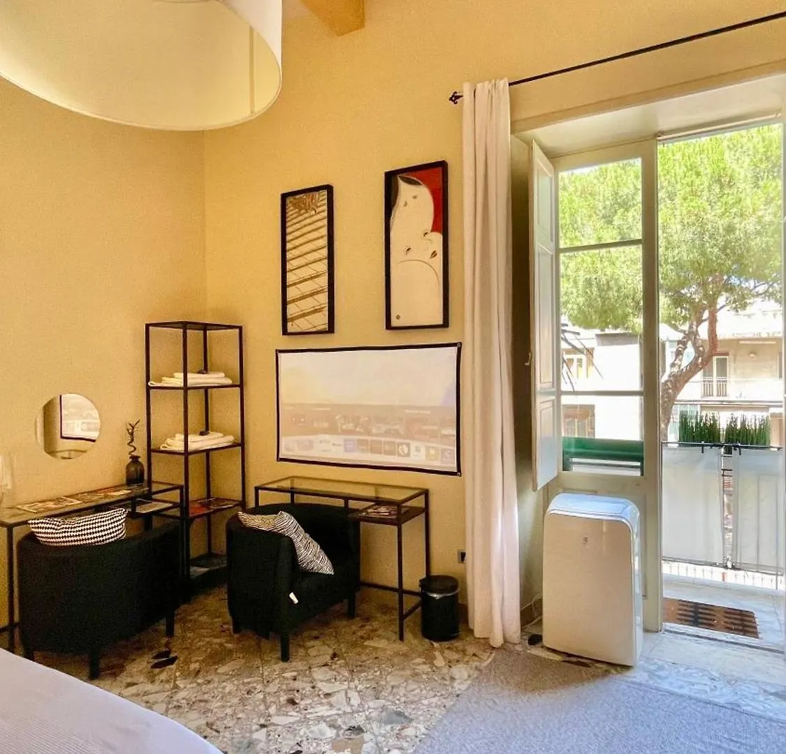 Three Rooms Messina Guest house